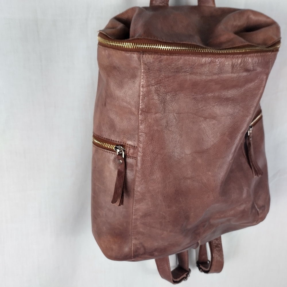 Elegant Brown Leather Backpack for Women - Picture 3 of 16